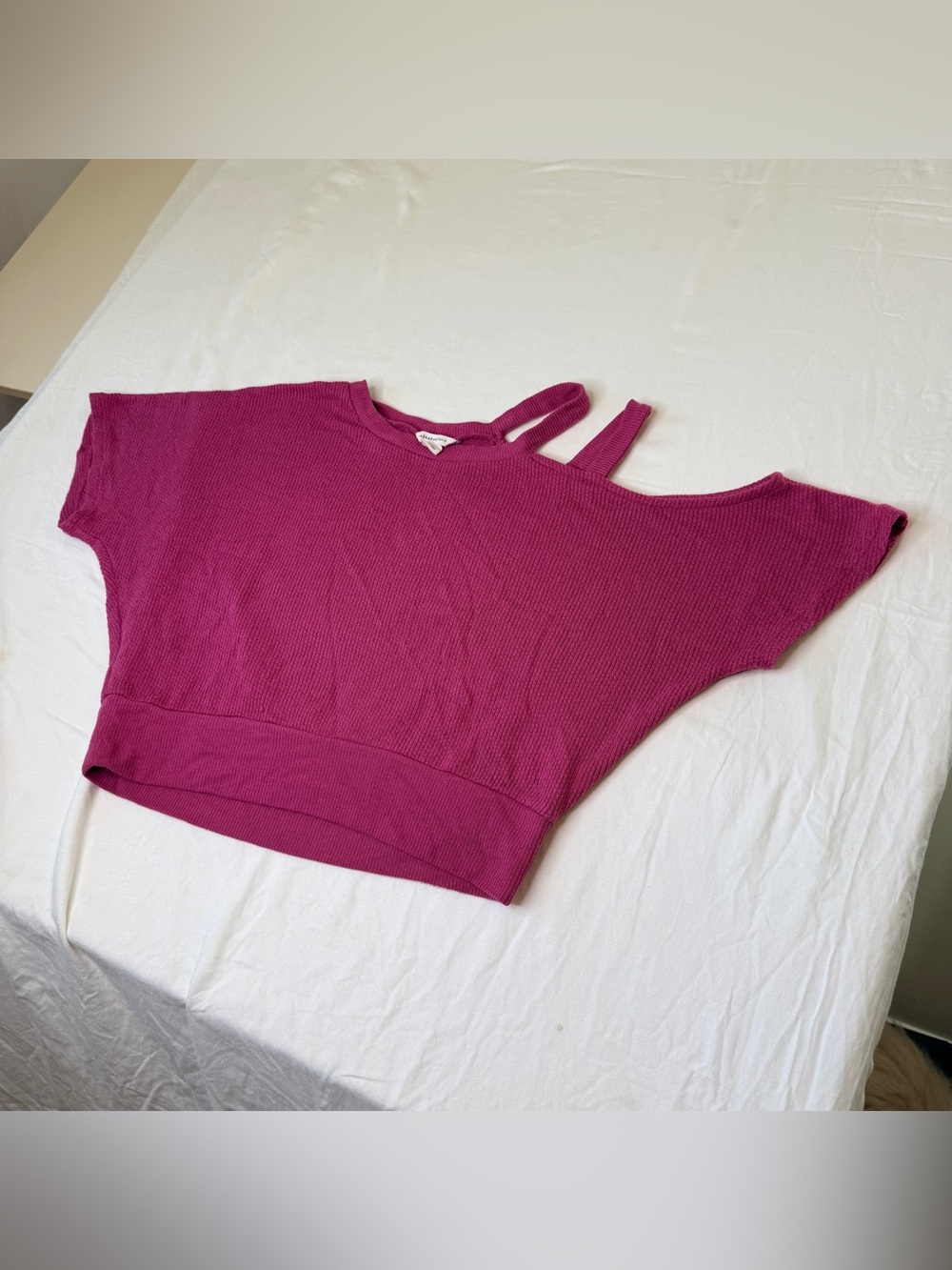 Aeropostale Berry Cold-Shoulder Crop Top